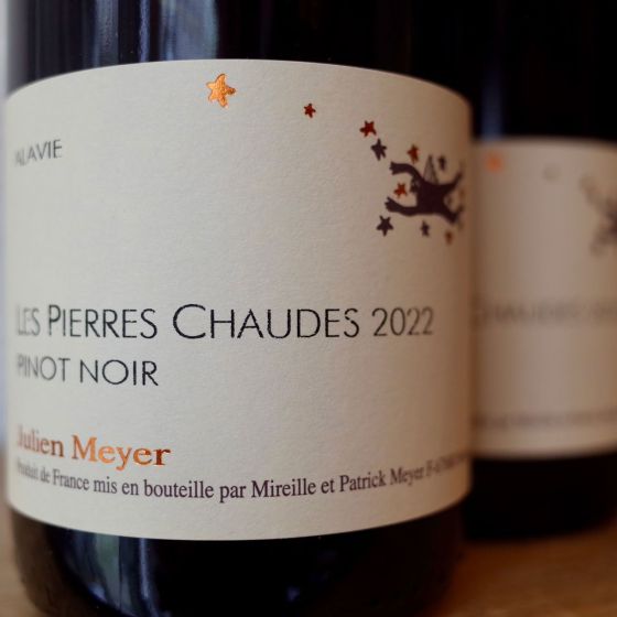 <b>Julien Meyer, Patrick et Mireille Meyer</b>|pinot noir 'les pierres chaudes'|rood