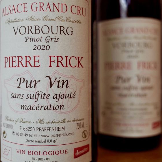 <b>Pierre Frick, Jean-Pierre et Chantal Frick</b>|pinot gris grand cru vorbourg|oranje