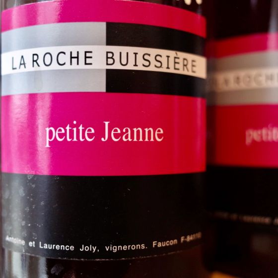 <b>La Roche Buissière, Laurence et Antoine Joly</b>|petite jeanne|rood