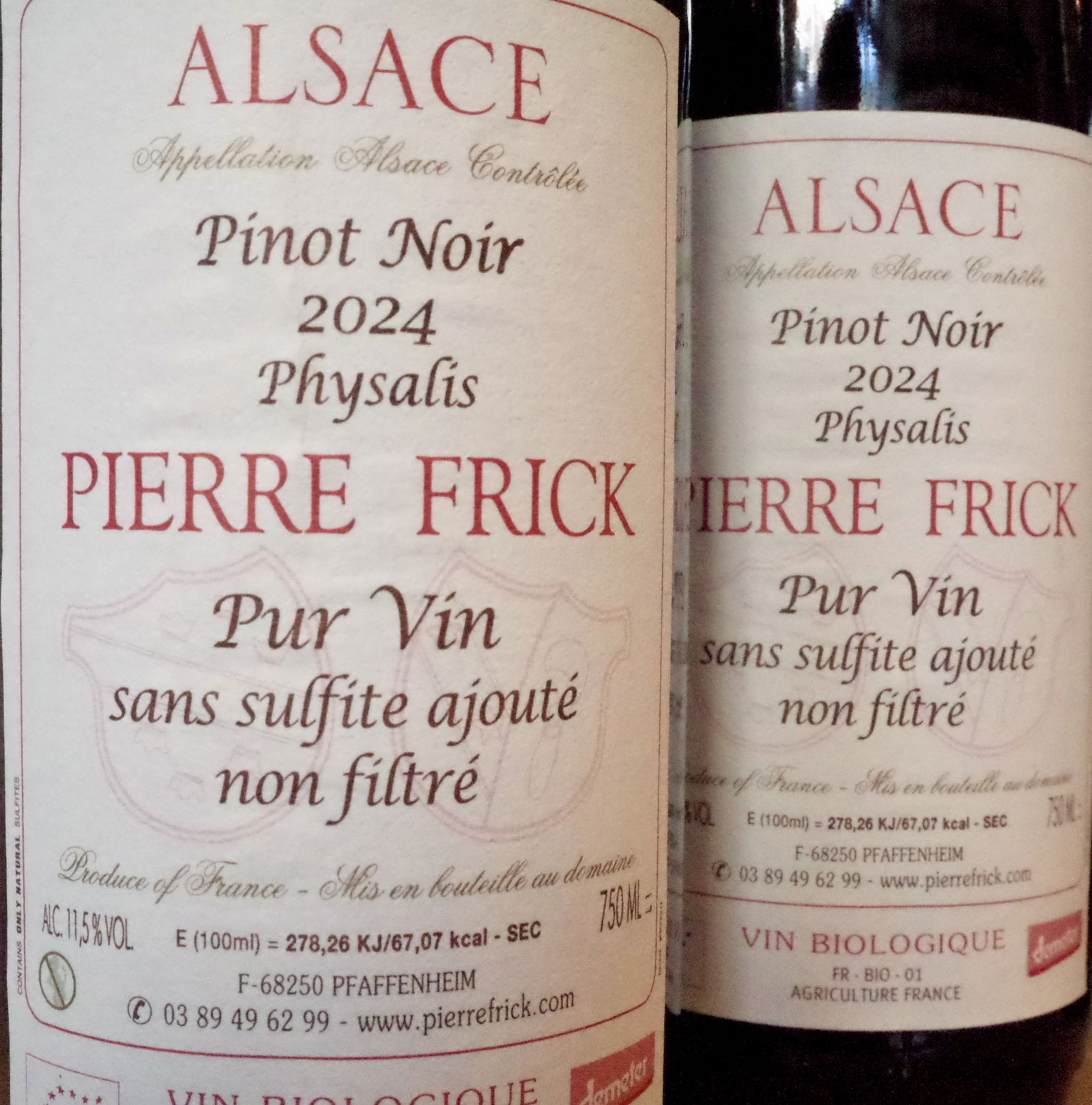 <b>Pierre Frick, Jean-Pierre et Chantal Frick</b>|pinot noir physalis|rood