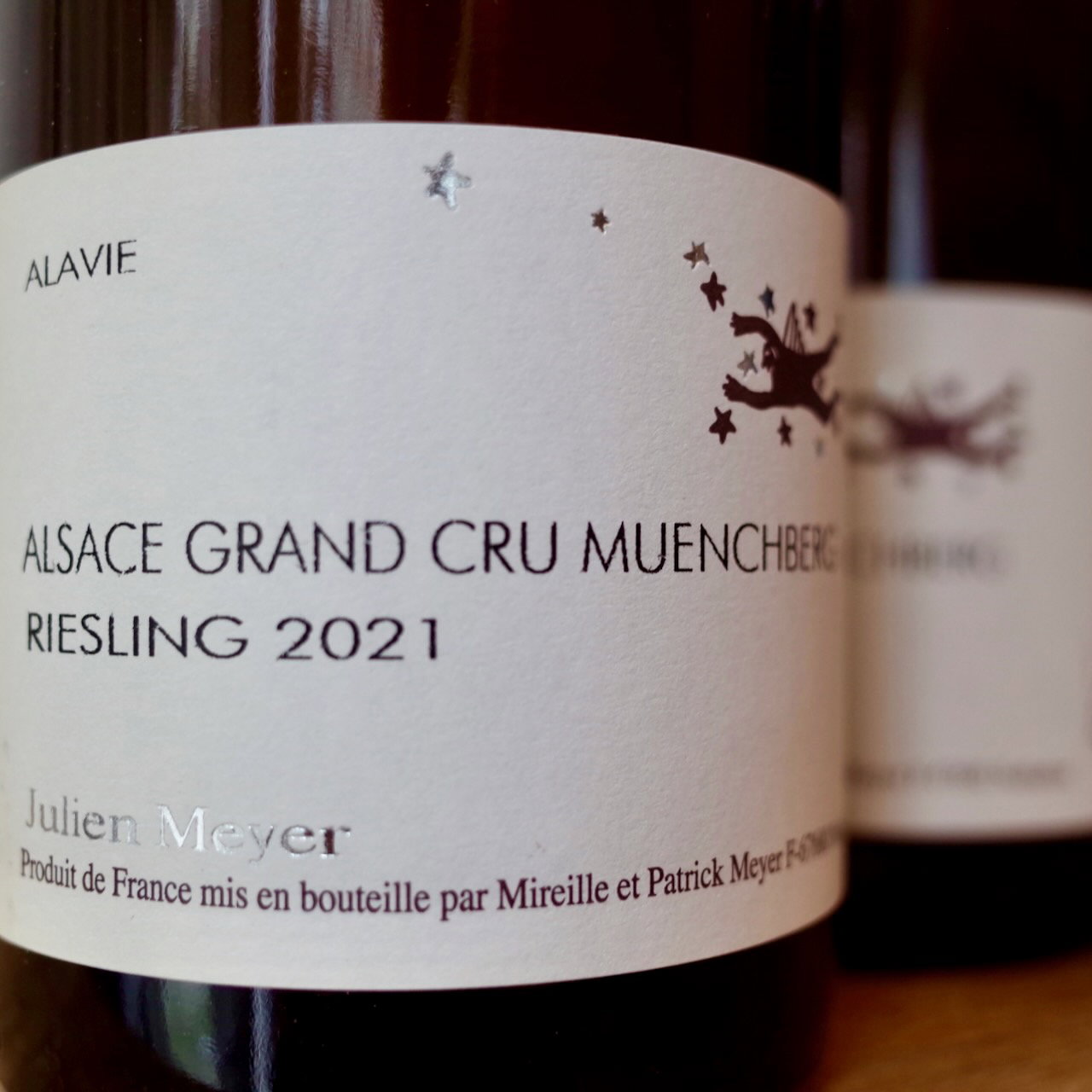 <b>Julien Meyer, Patrick et Mireille Meyer</b>|riesling grand cru muenchberg|wit