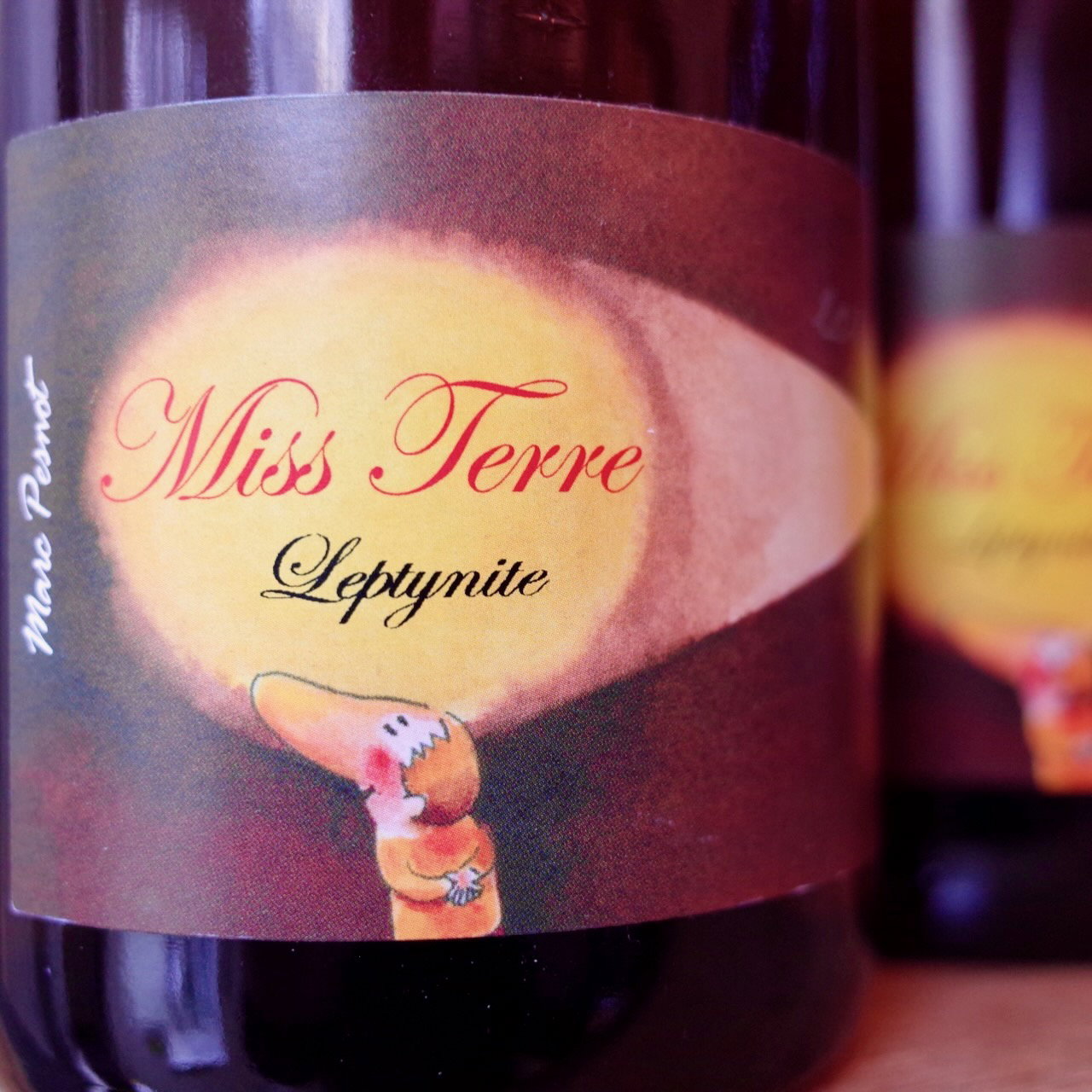 <b>Domaine de la Sénechalière, Ryosuke Furuya</b>|miss terre leptynite geel|wit